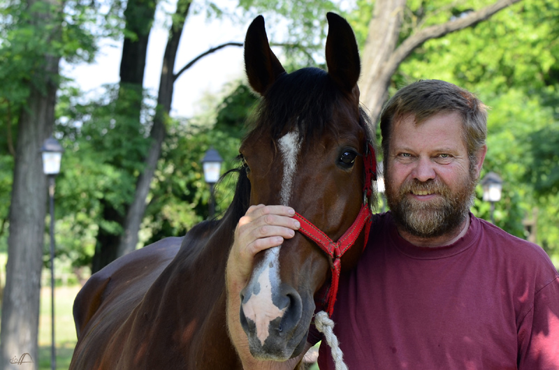 Rolf Wehrli mit Reitpferd